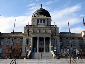 简而言之,巴黎世家下架售价4500元的半身裙